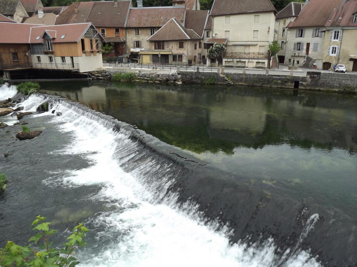 Gite La Petite Ecluse En Bord De Loue Lods 外观 照片
