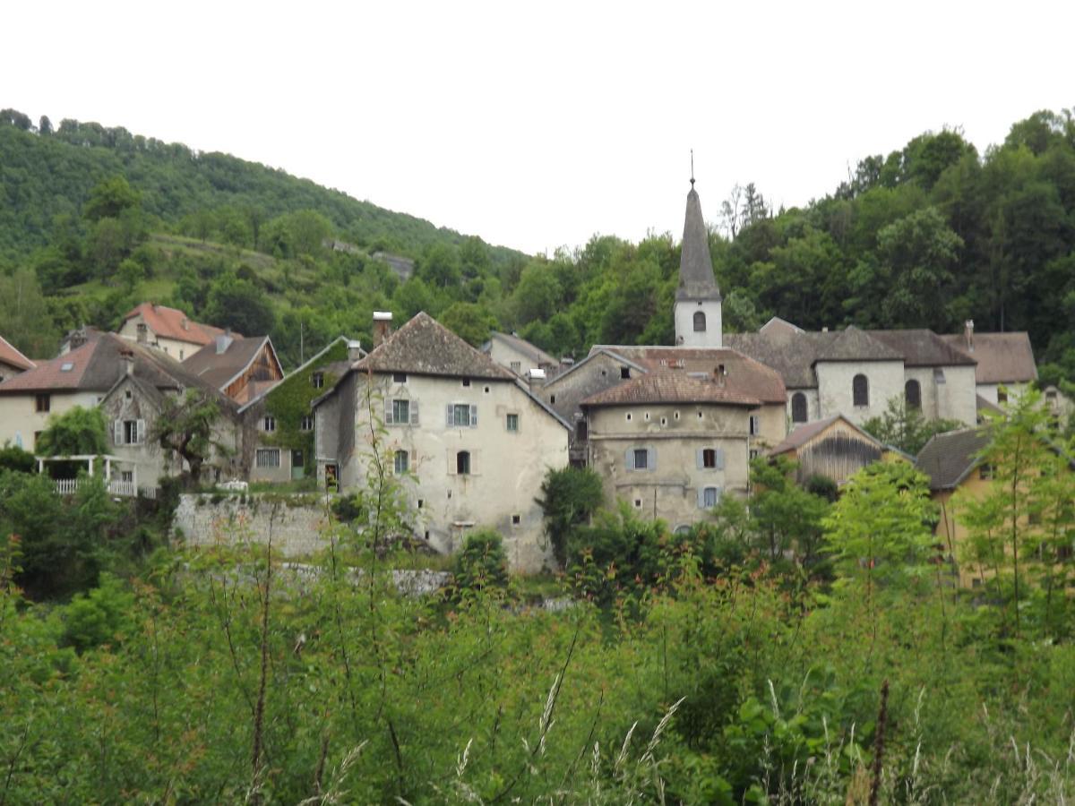 Gite La Petite Ecluse En Bord De Loue Lods 外观 照片